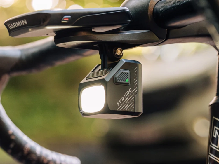 Lampka przednia MAGICSHINE EVO 1100 Czarna