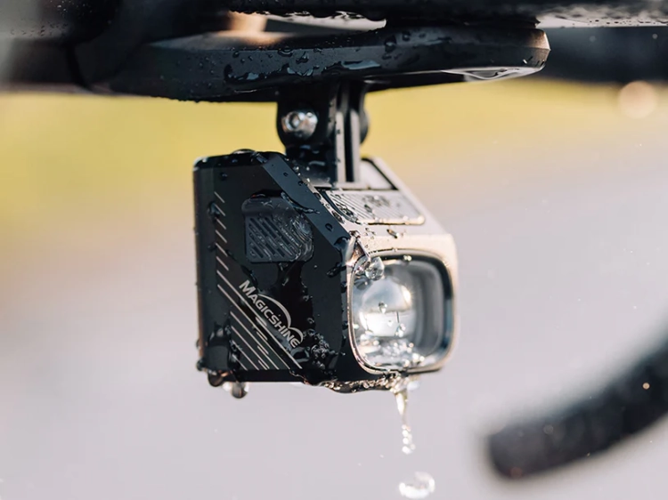 Lampka przednia MAGICSHINE EVO 1100 Czarna