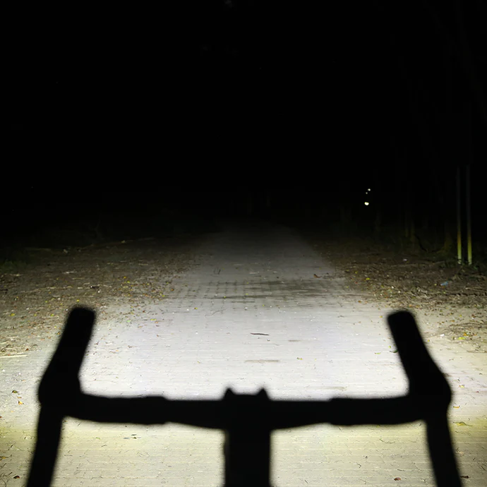 Lampka przednia MAGICSHINE EVO 1100 Biała