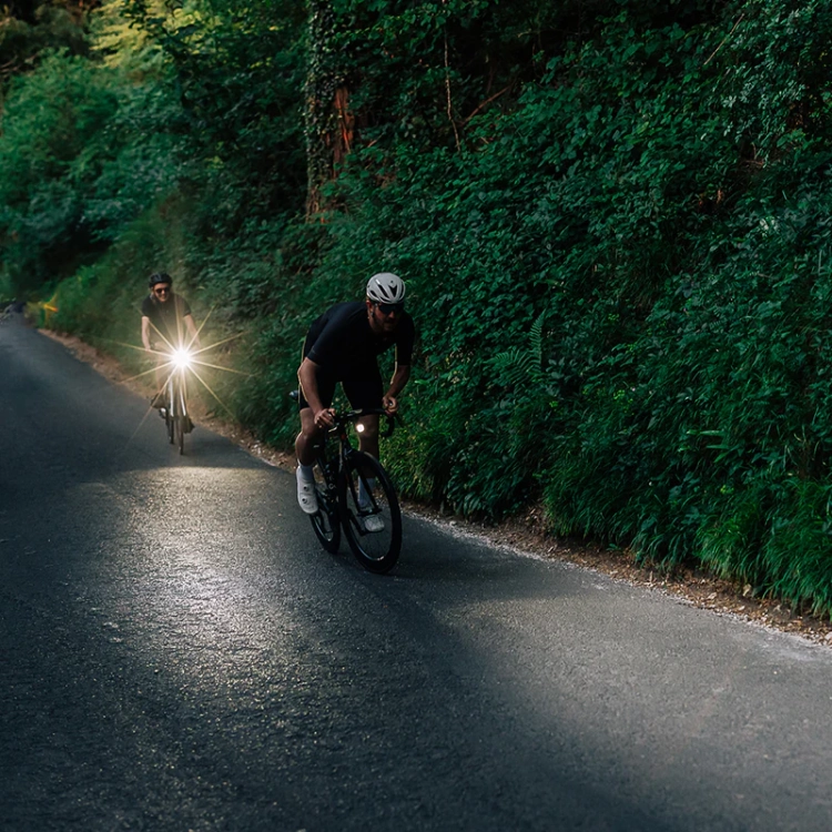 Lapmka przednia MAGICSHINE EVO 1700SD Shimano Di2 Compatible