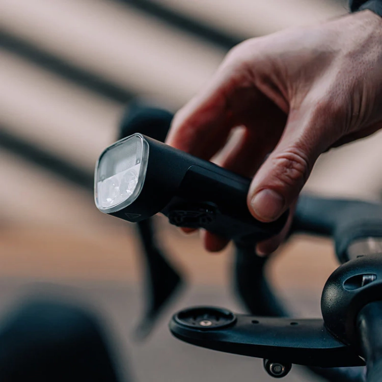 Lampka przednia MAGICSHINE ALLTY 2500S OLED