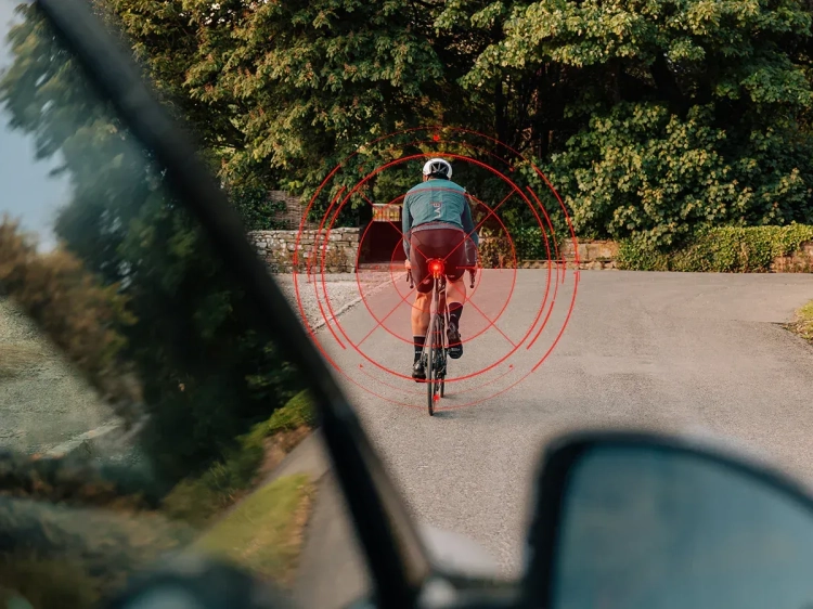 Lampka tylna z radarem MAGICSHINE SEEMEE R300 RADAR